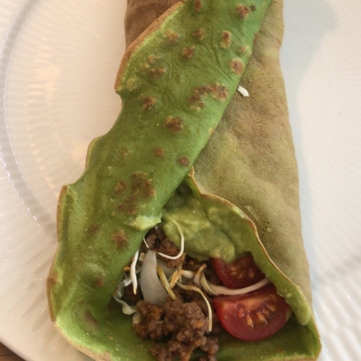 Spinach pancakes with salad and beef