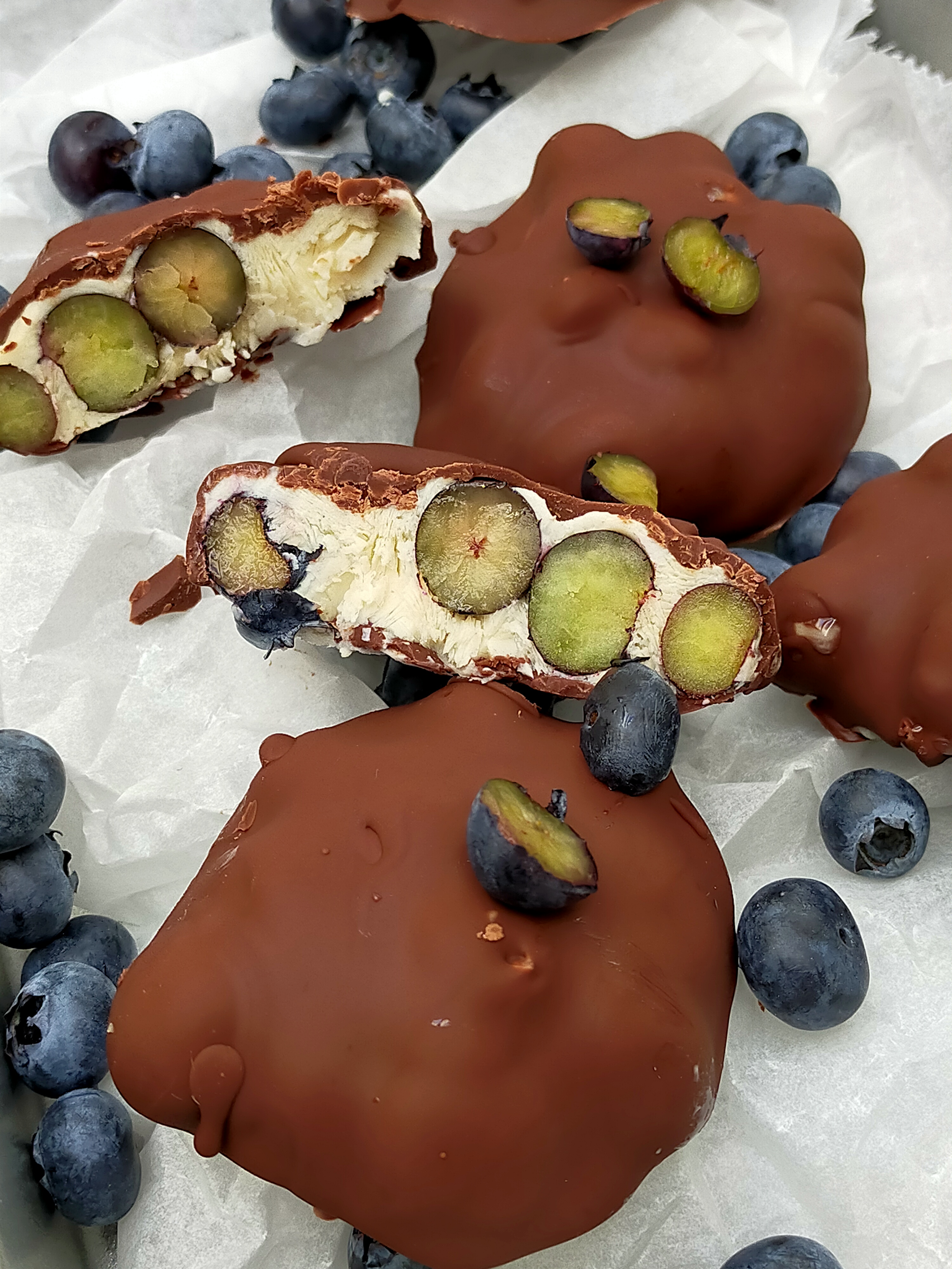 Blueberries Bites With Licorice